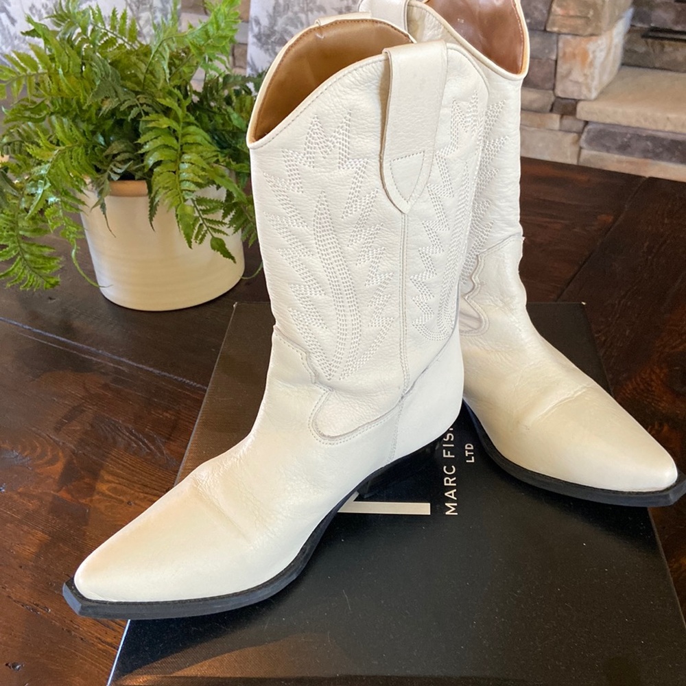 MARC FISHER Natara Western Bootie